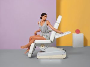 Swop Beauty behandelstoel met 4 motoren, witte bekleding (ingebouwde wielen)